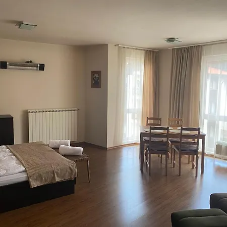 Royal Towers 738 דירה